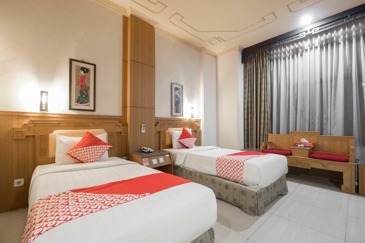 Oyo 821 Hotel Dinasti Makassar Exterior photo