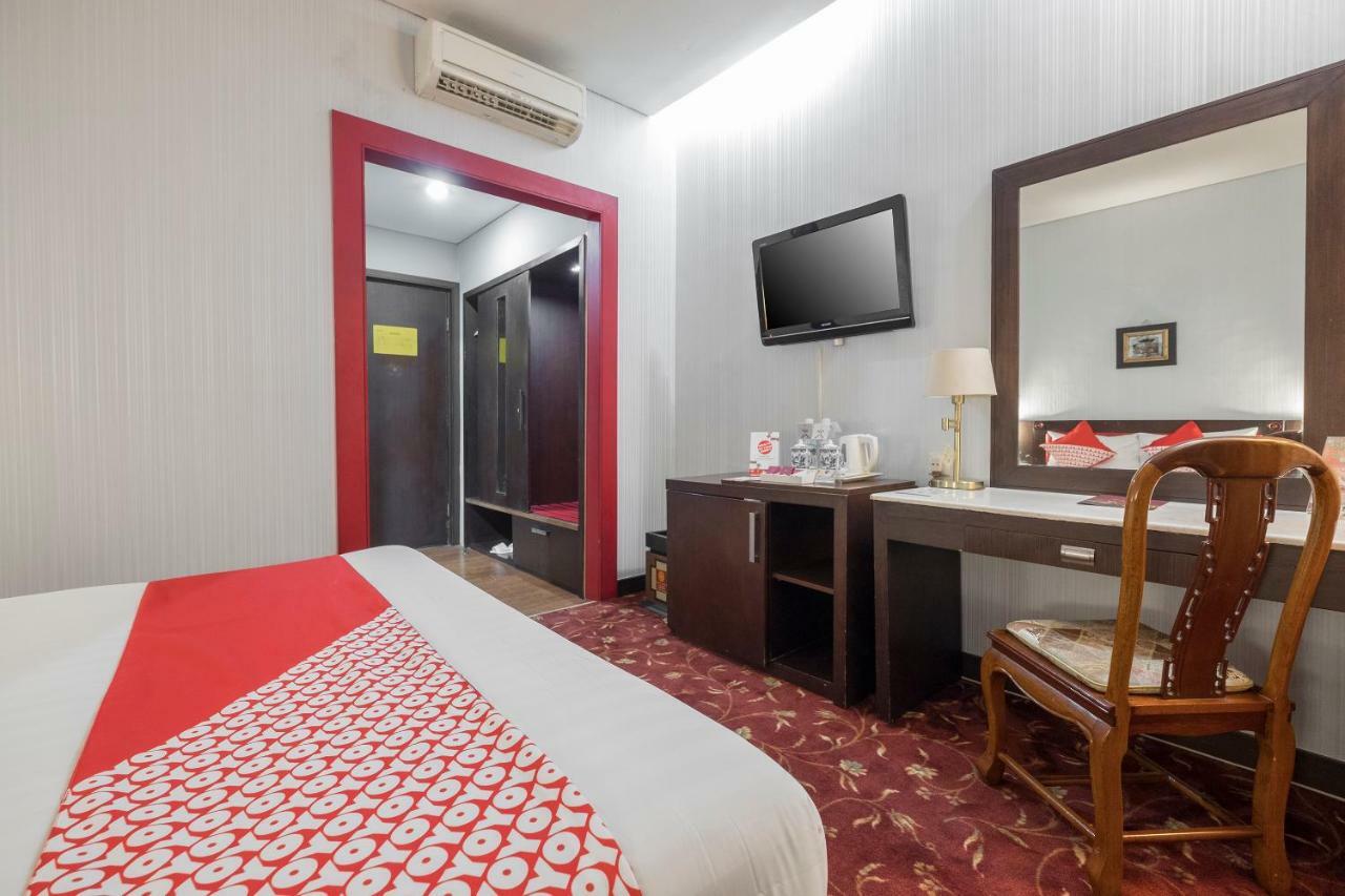 Oyo 821 Hotel Dinasti Makassar Exterior photo